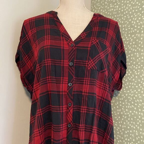 Torrid Red & Black Plaid Button Front Lightweight Short Sleeve Blouse Size 1 - Picture 2 of 8